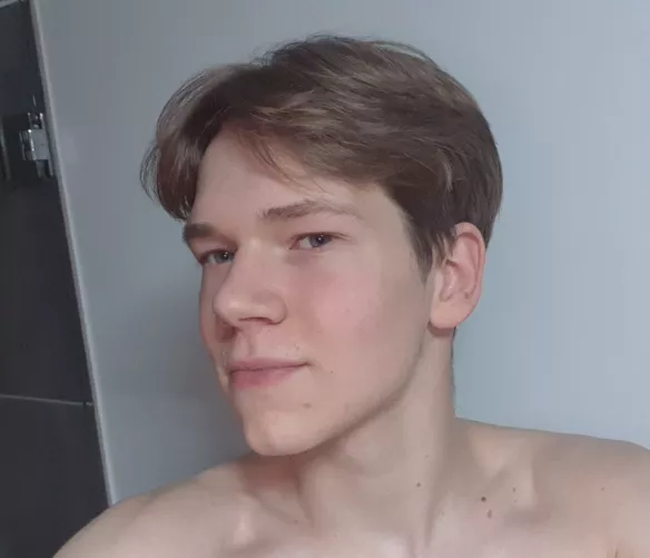 my friend said that I look like a femboy, is that true?(btw im straight)