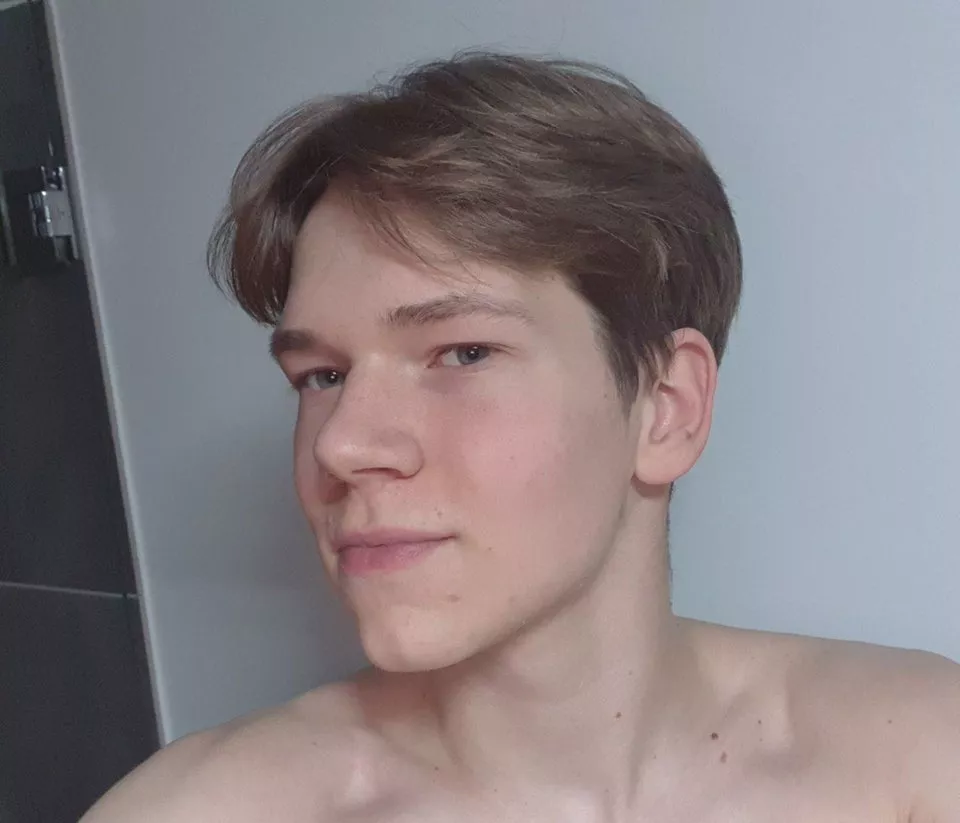 my friend said that I look like a femboy, is that true?(btw im straight)