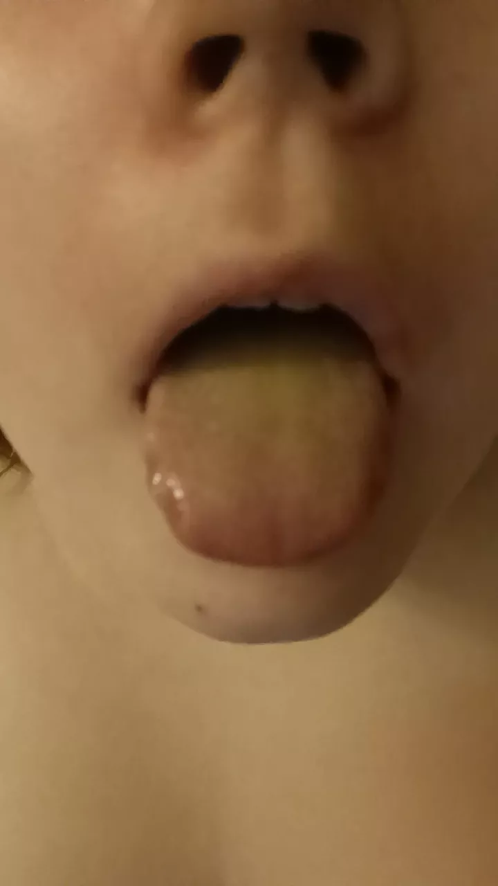 need a big daddy to cum on my tongue