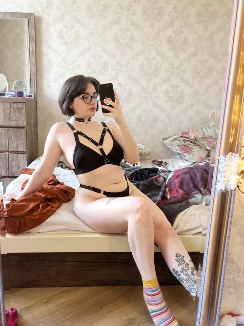 New year new kinks 😈 I've been enjoying being a submissive little slut a lot more lately, care to explore with me? 😏 [selling]