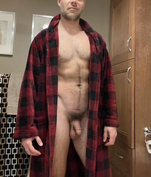 Not everyone is a fan of a dude in a robe, but I find it quite comfortable. What do you think? [38]
