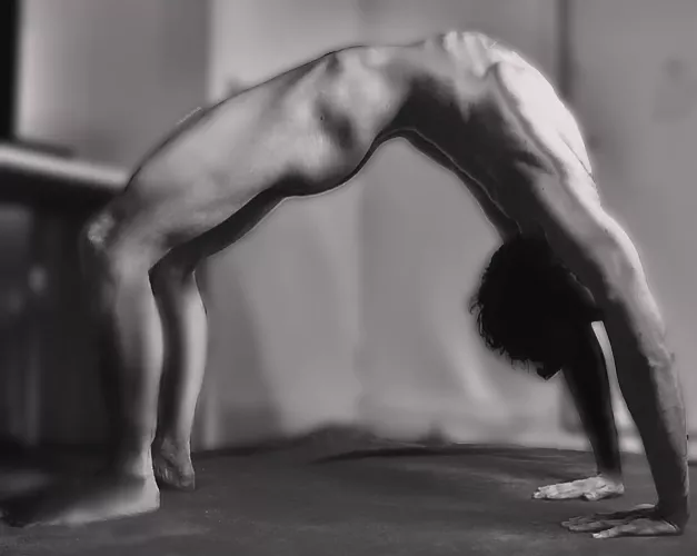 Now just bring the legs up and….