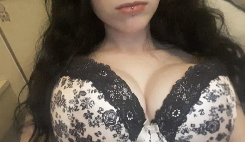 [oc] Imagine how tiny your little shrimp would look next to my big jugs🤣🤣🤣🤣