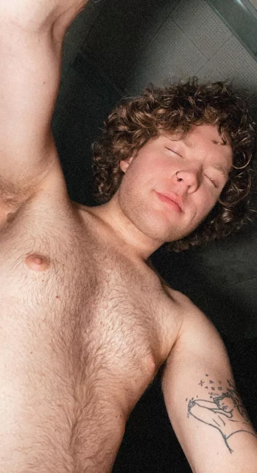 pls dm me ur cuddle buddy applications🥴