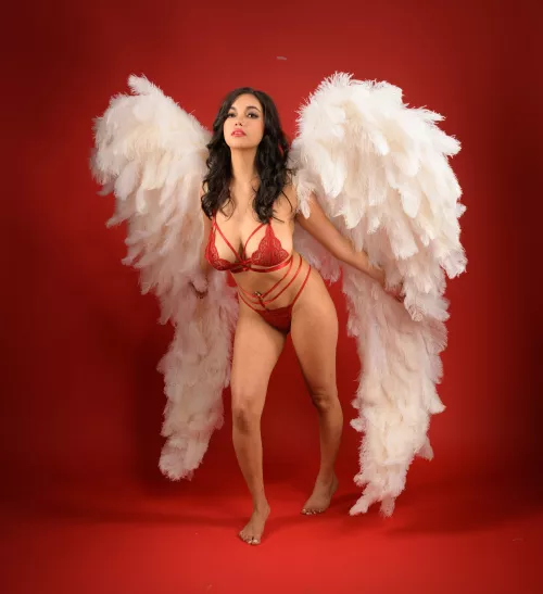 Red lingerie: mood to fly away