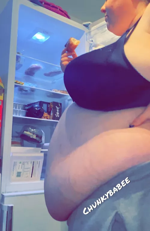 Starting the New Year as I mean to continue! Snacks make me happy 😇🐷