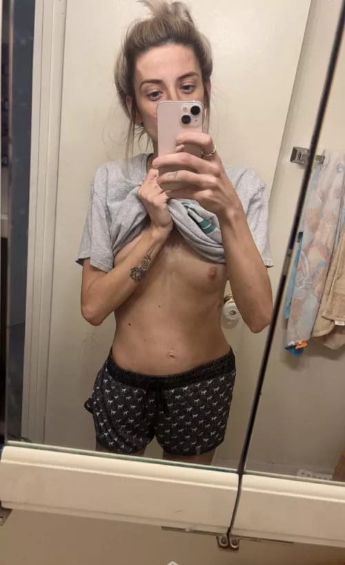 Tell me what you would do to my tiny little body 🥰😩