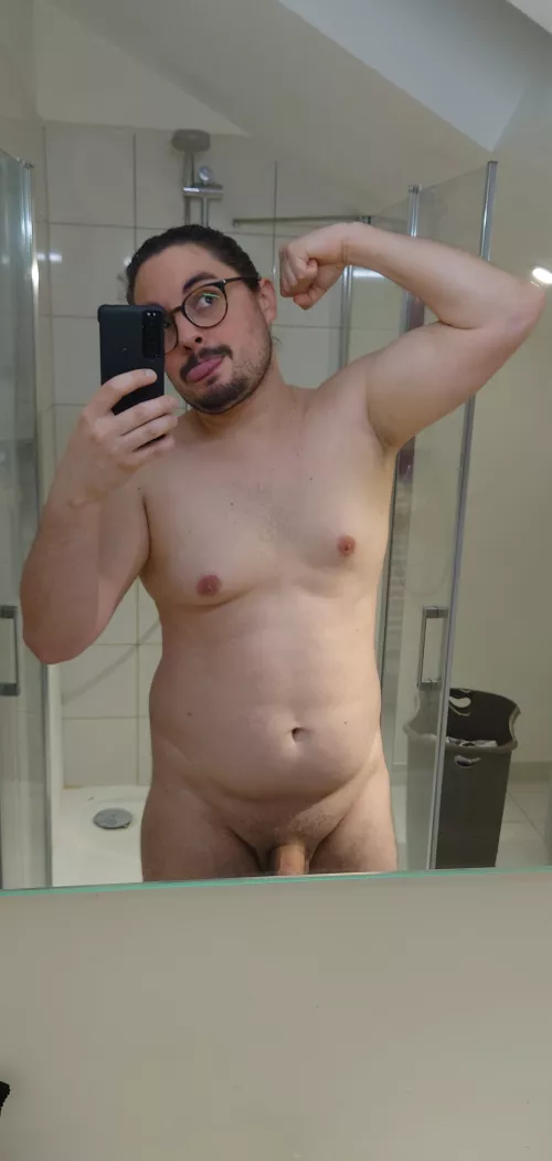 Thought I had biceps for a quick second 🤣