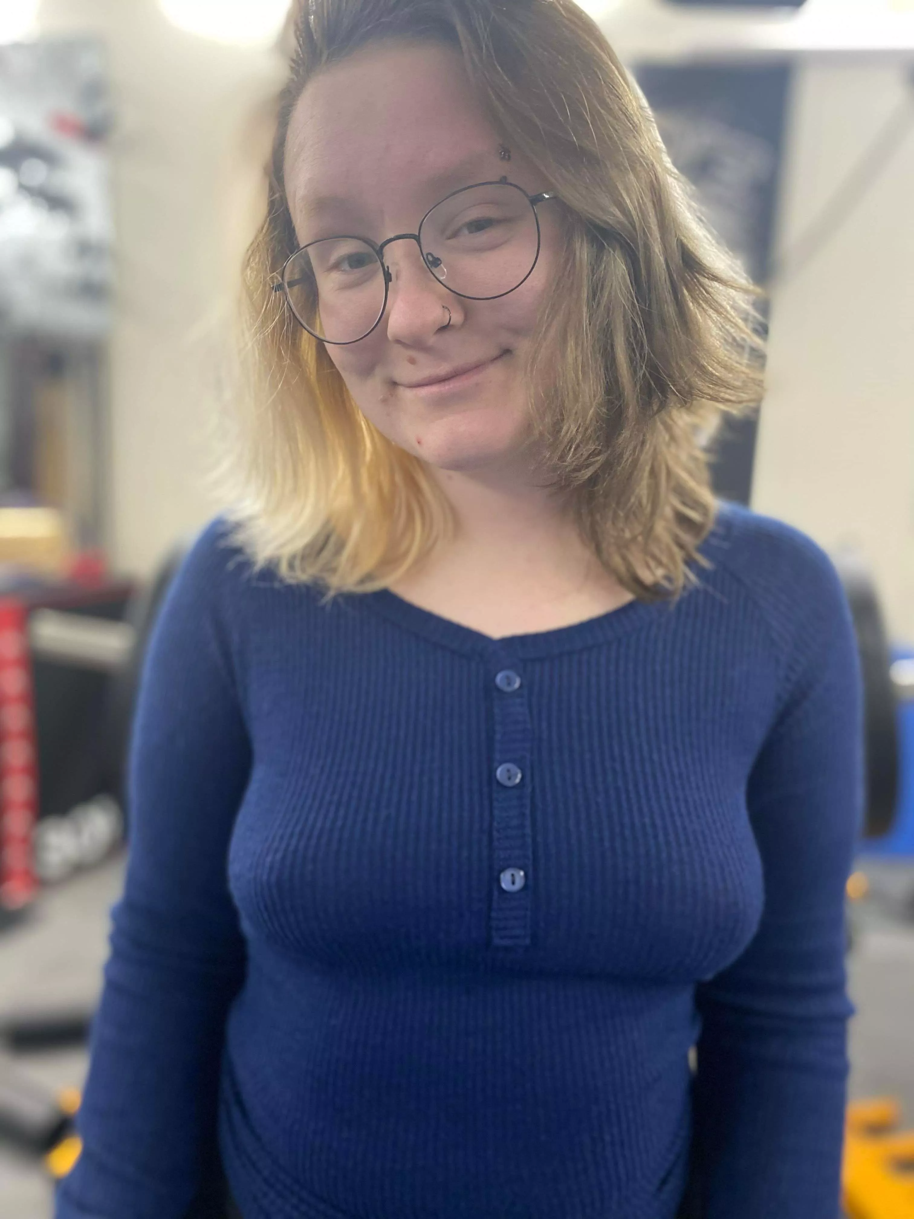 Tight shirt. Pretty face.