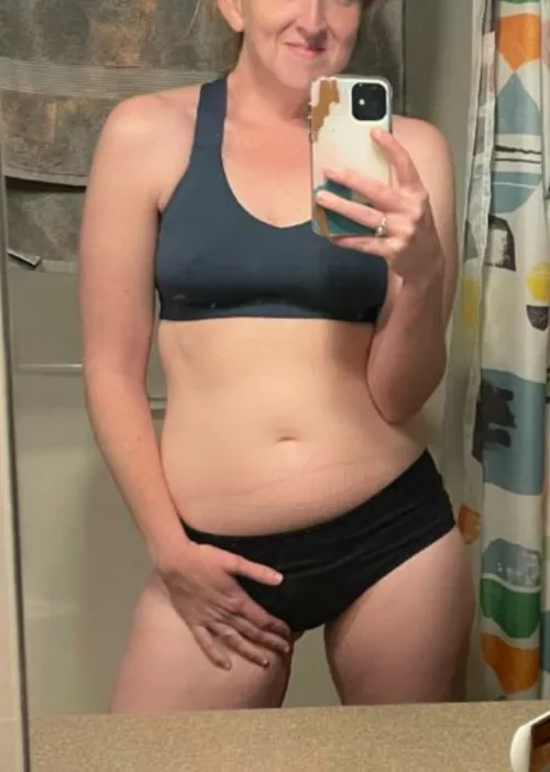 trading my fit, redhead, milf wife. lots of nudes, all angles. send samples to dm or kik rjm34567