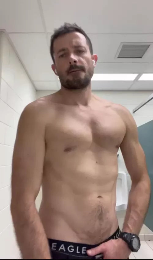 Wanna come meet me in the bathroom?