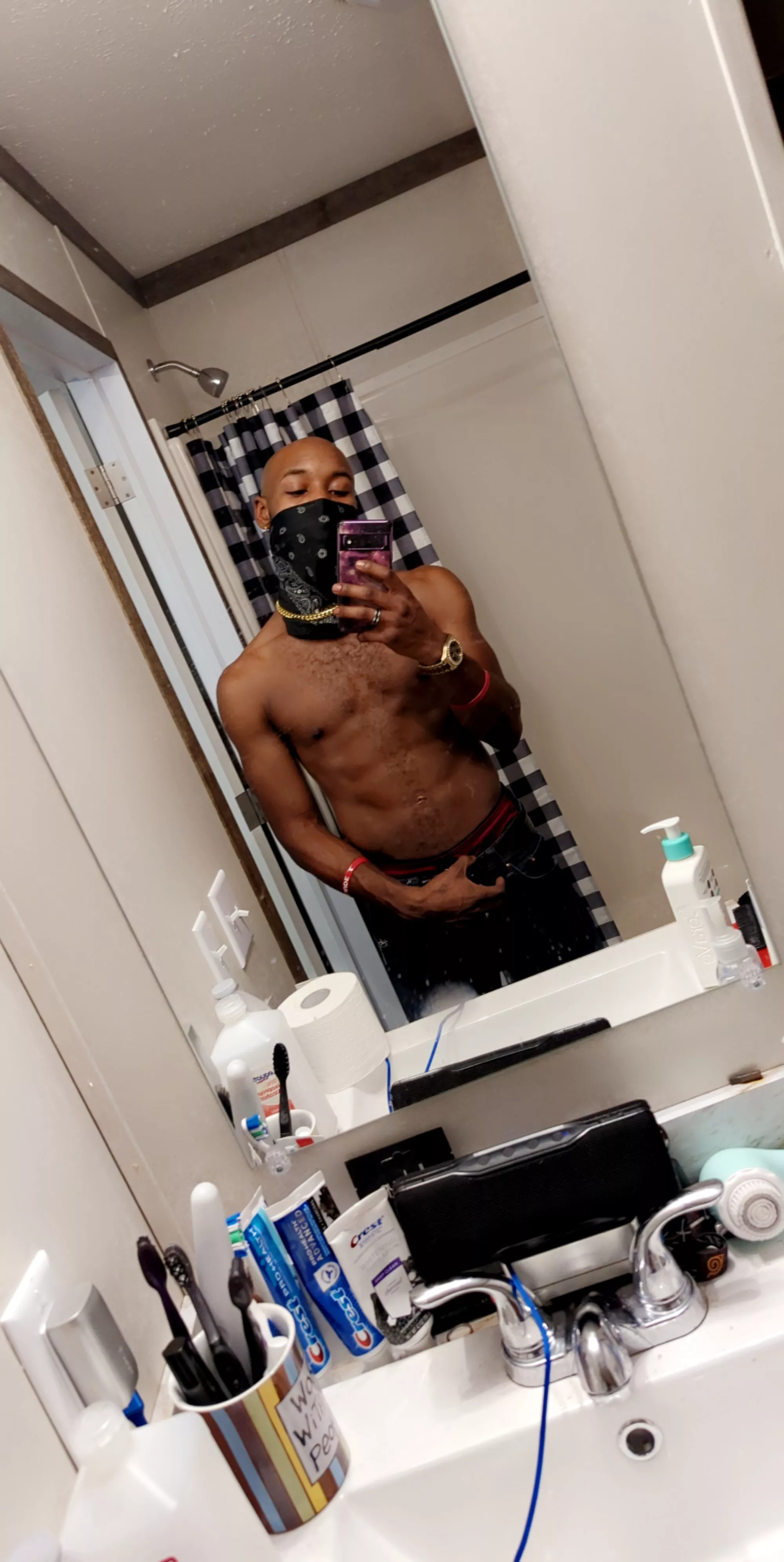 Who wanna talk about anything I'm on here bored asf