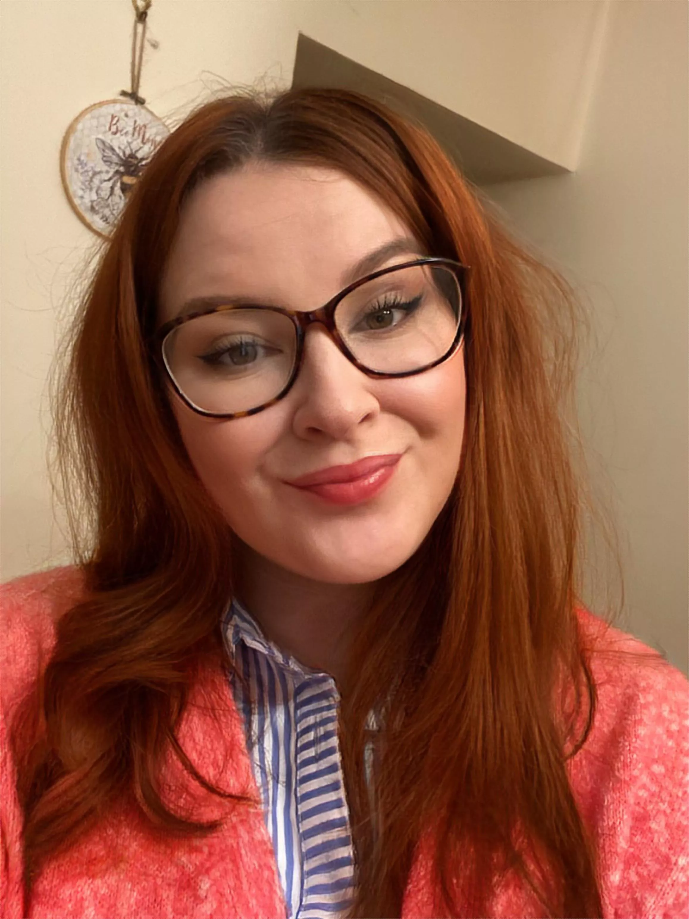 Wrapped up in my fluffy pink cardy for work today ☺️