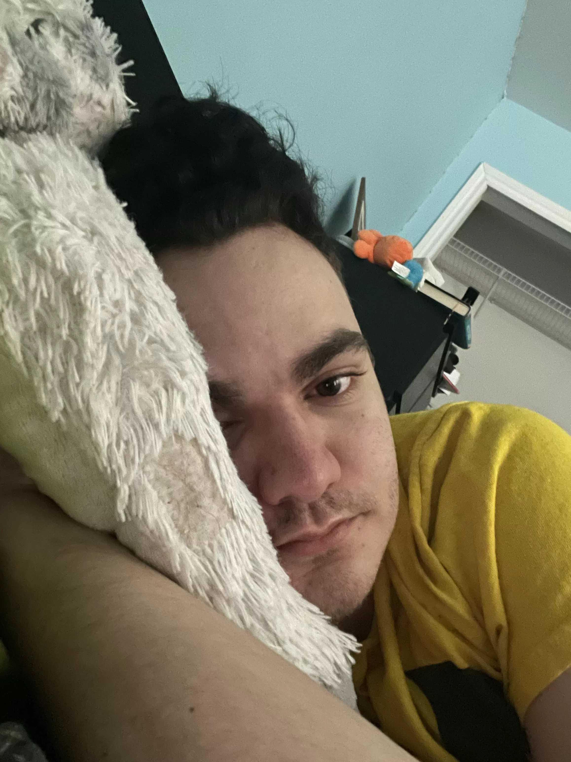 Y’all I haven’t slept well the past few days. Require snuggles.