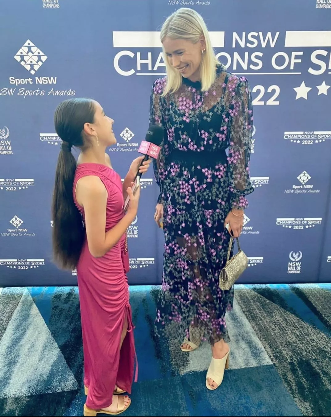 14ft woman and 7 ft woman talking I assume since the internet says it, it must be true.