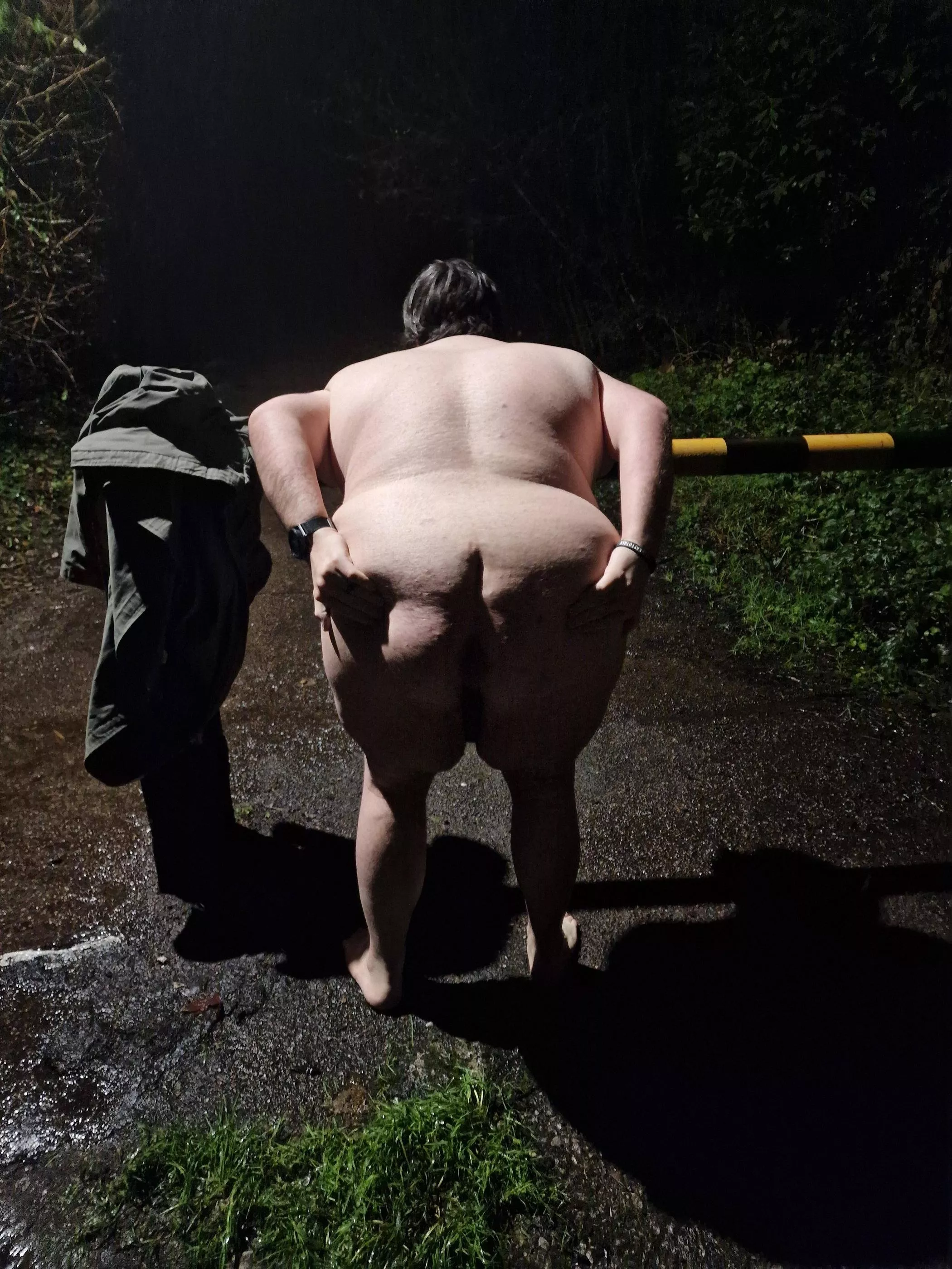21/M/UK - Chubby pup goes for a lewd nude walk.