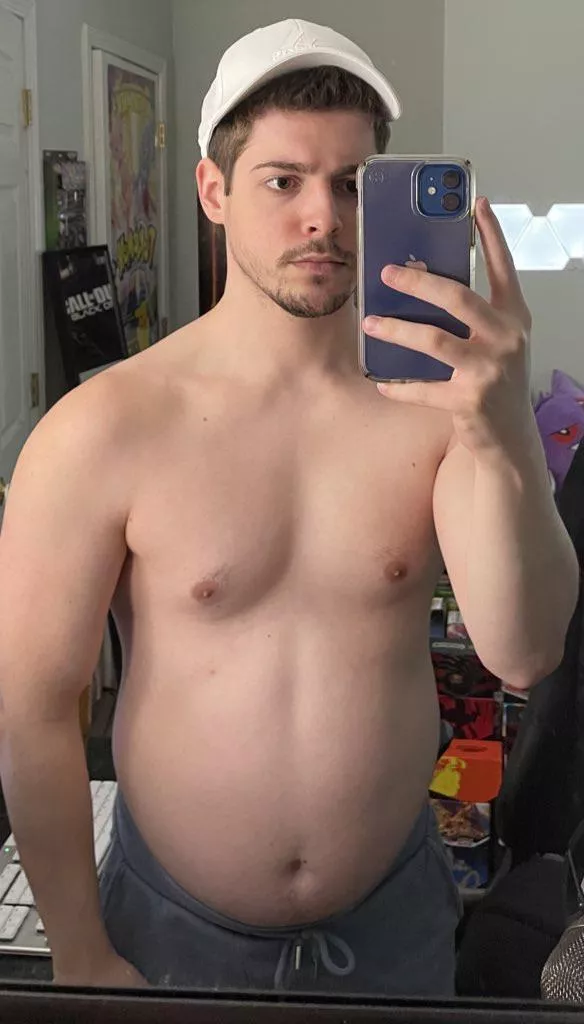 [24] Does this hat look good on me?