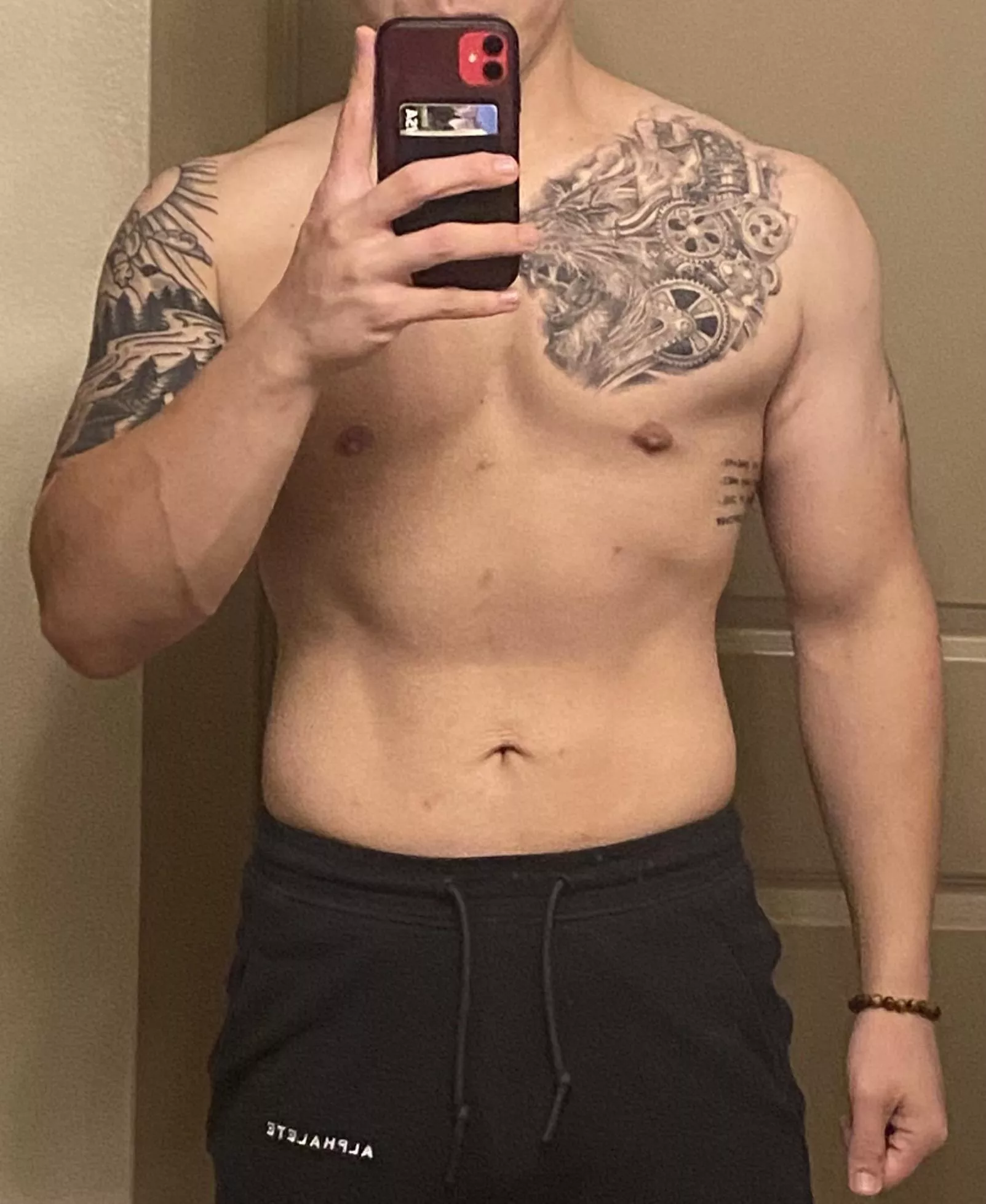 [29] Anyone have some free time for this big bro 😜🥵