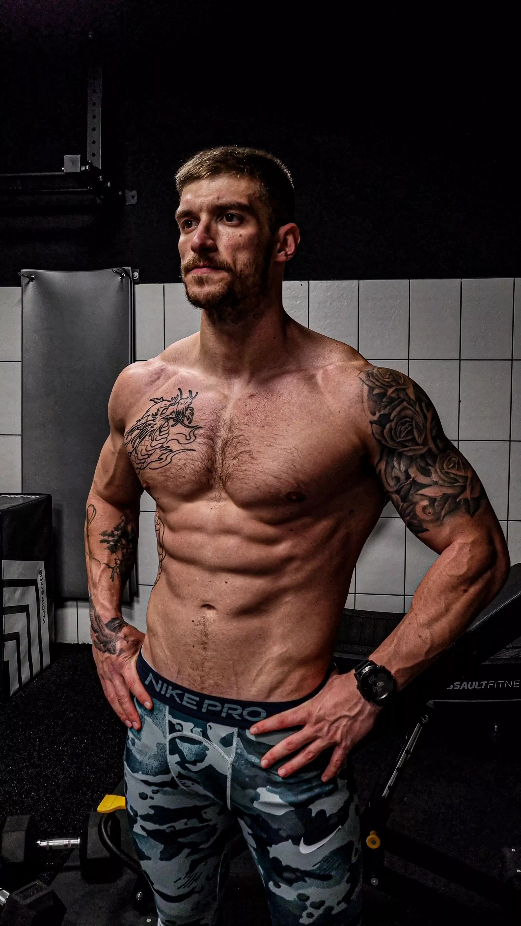 [30] Fit dad is ready for you 😈