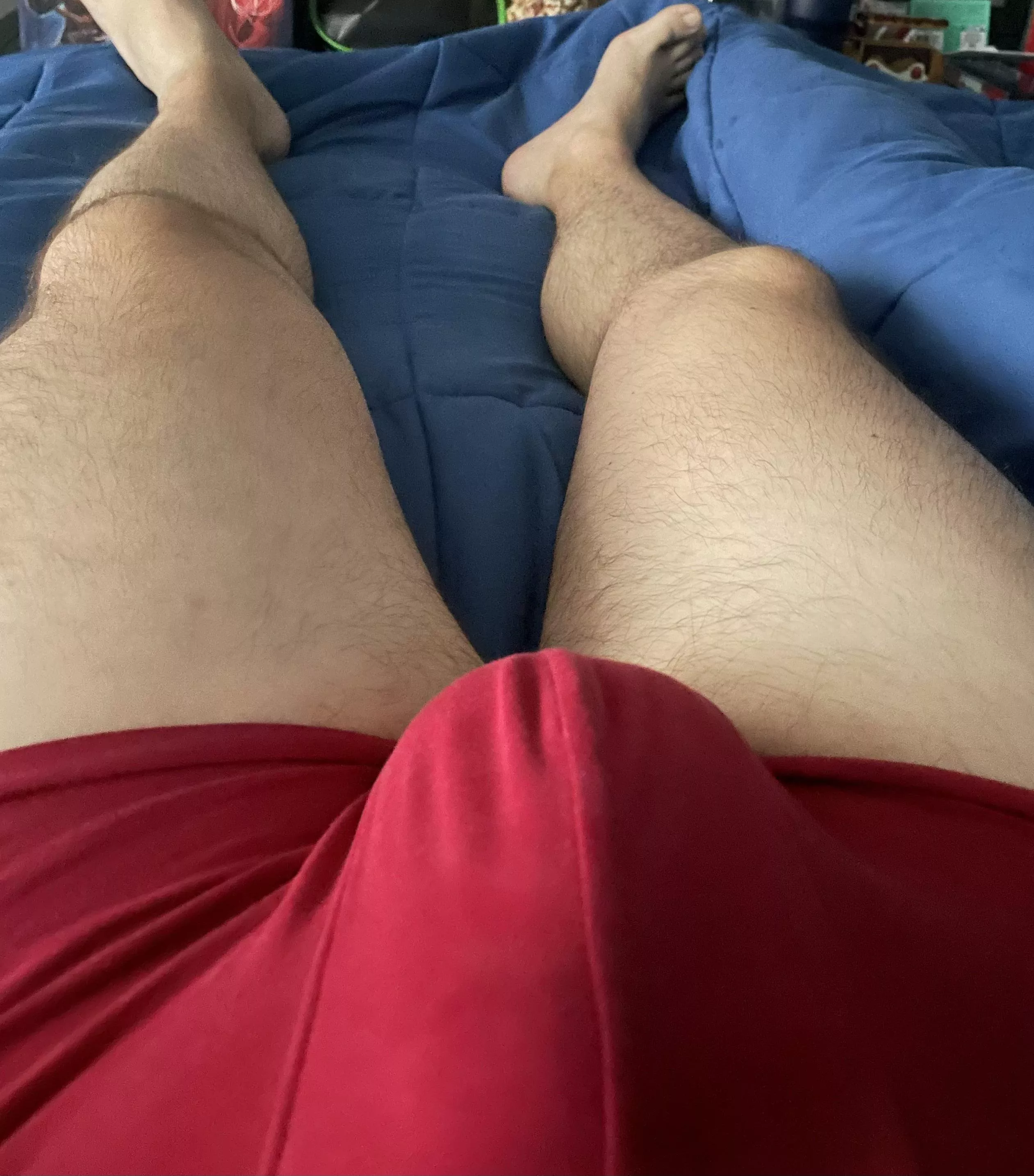 34 married big bro looking for little bro/son to rate. Prefer little bro with hairy legs (hairier the better, slim/average/fit, and that can show face. Love cocky bros and boosting their ego. Hit me up with age and let’s do it bro!