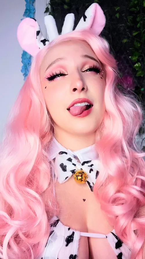 Are you gonna give your cow gf attention? 🥺🤍