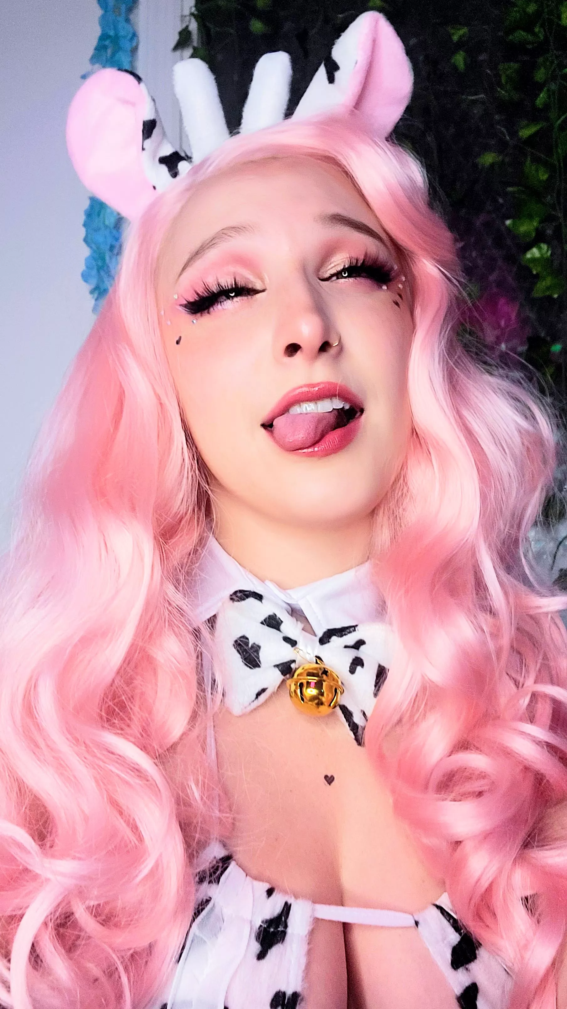 Are you gonna give your cow gf attention? 🥺🤍