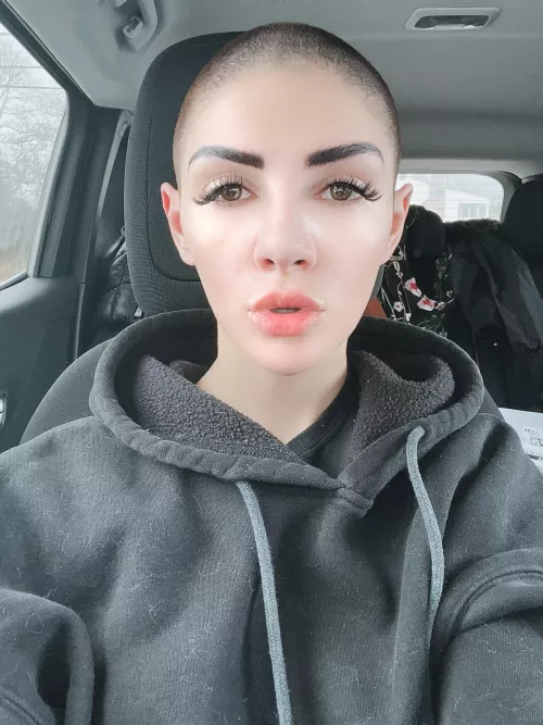 BITCHES I TOOK THE HALSEY BUZZ CUT PLUNGE 😈