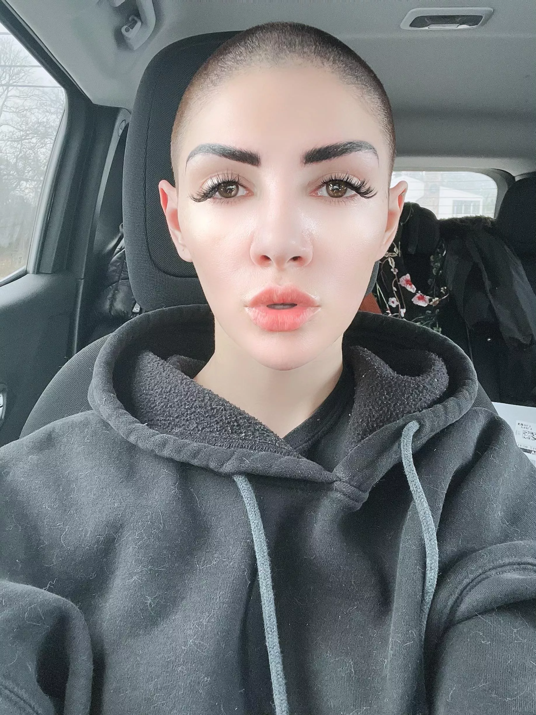 BITCHES I TOOK THE HALSEY BUZZ CUT PLUNGE 😈