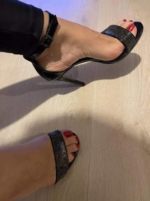 Can someone lick My toes😏