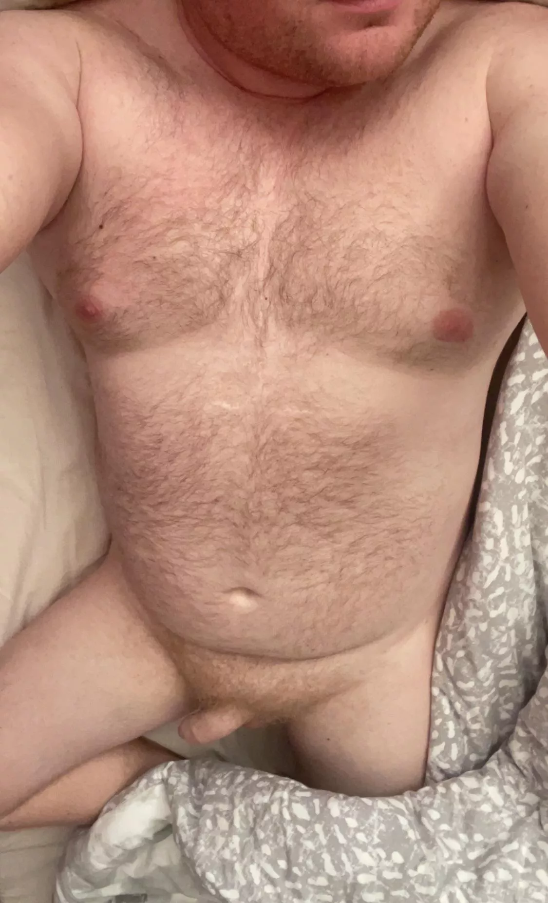 Chilling in bed, what do you all think anyone wanna join? 😋