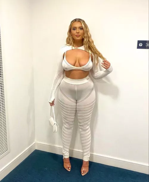 Curvy Abbey uno