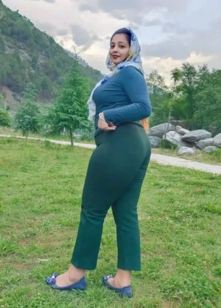 Curvy Middle Eastern beauty