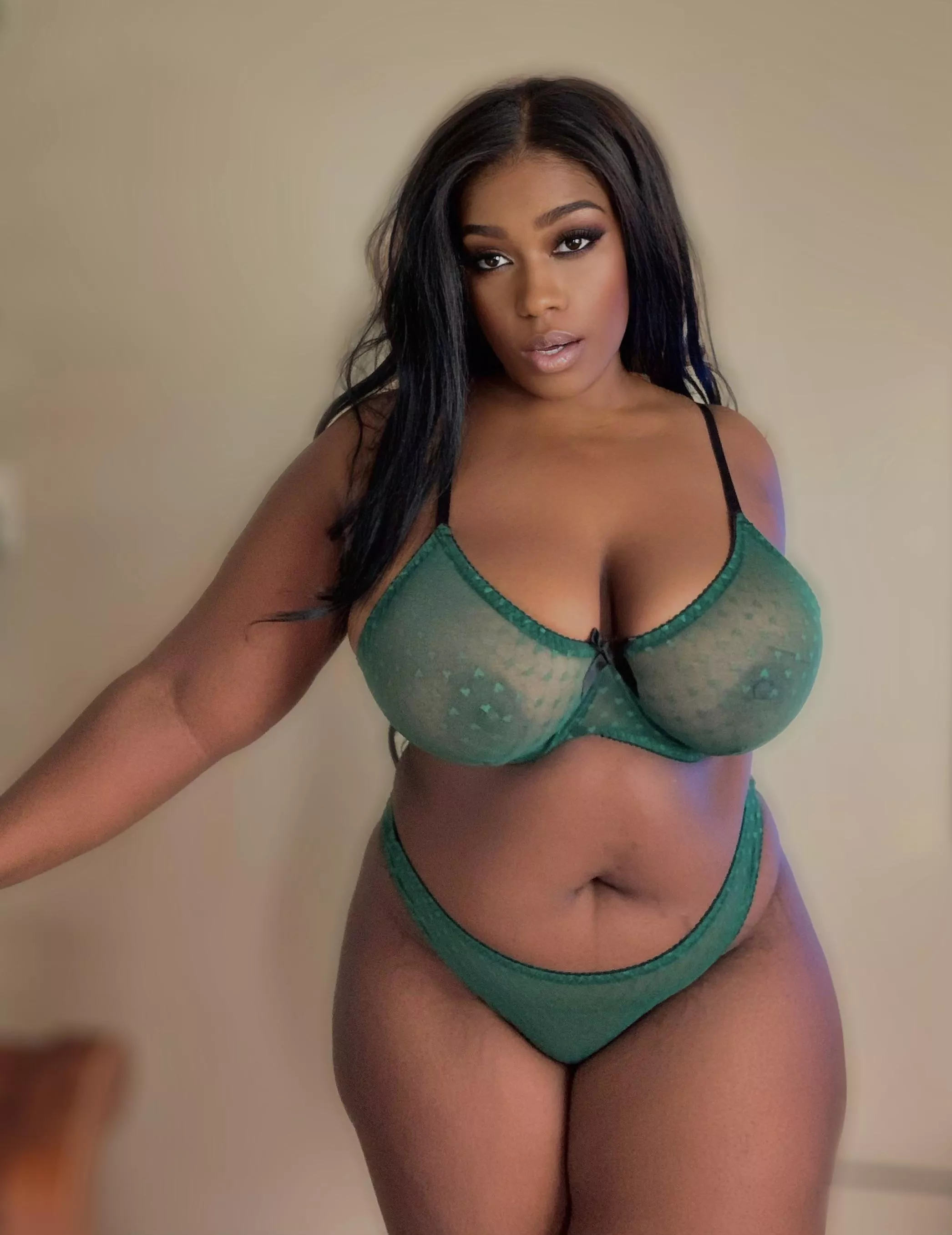 do i make you green with envy babe??💚😈