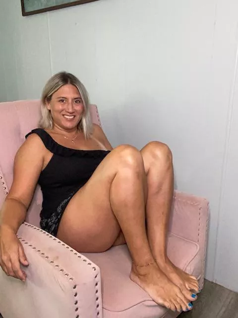 Do you have a pink chair?