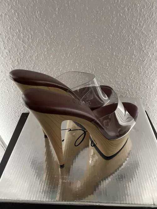 Ellie Heels super hot