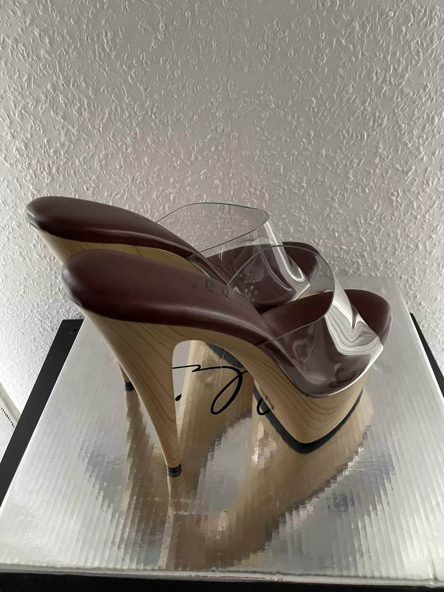 Ellie Heels super hot