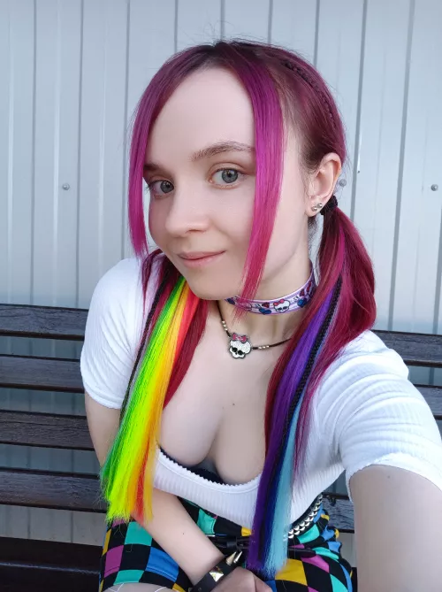 [F] My cleavage will take all your attention