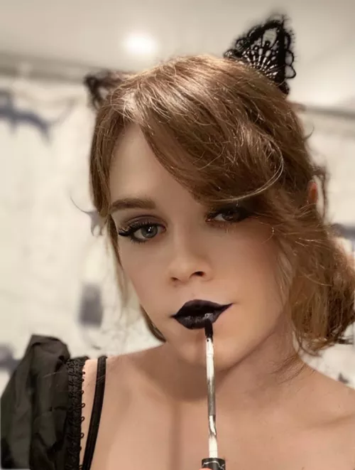 🖤feeling super cute in that makeup🖤 would you makeout with a boy like me 👉👈