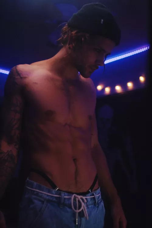 First time posting here 🖤 starting a little tame 😏