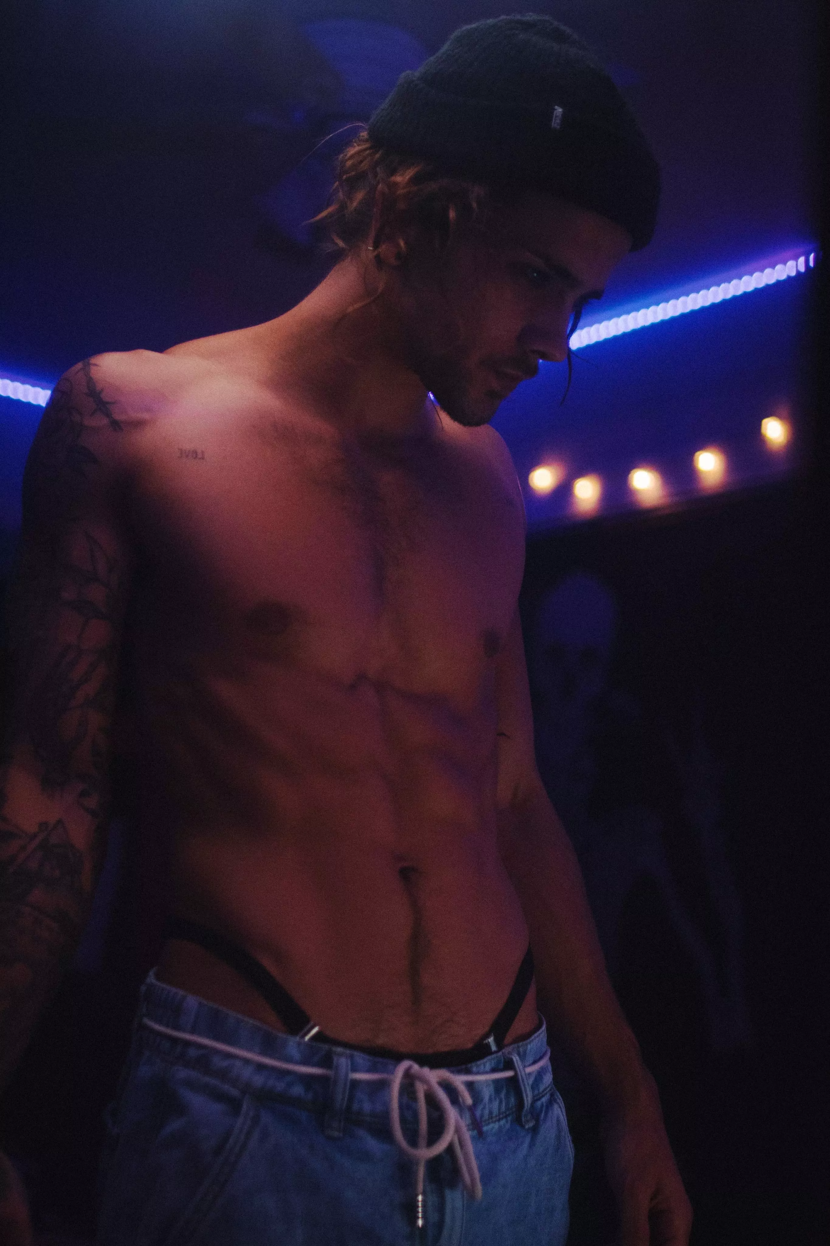 First time posting here 🖤 starting a little tame 😏