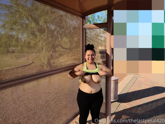 Flashing cars on a busy road is fun!