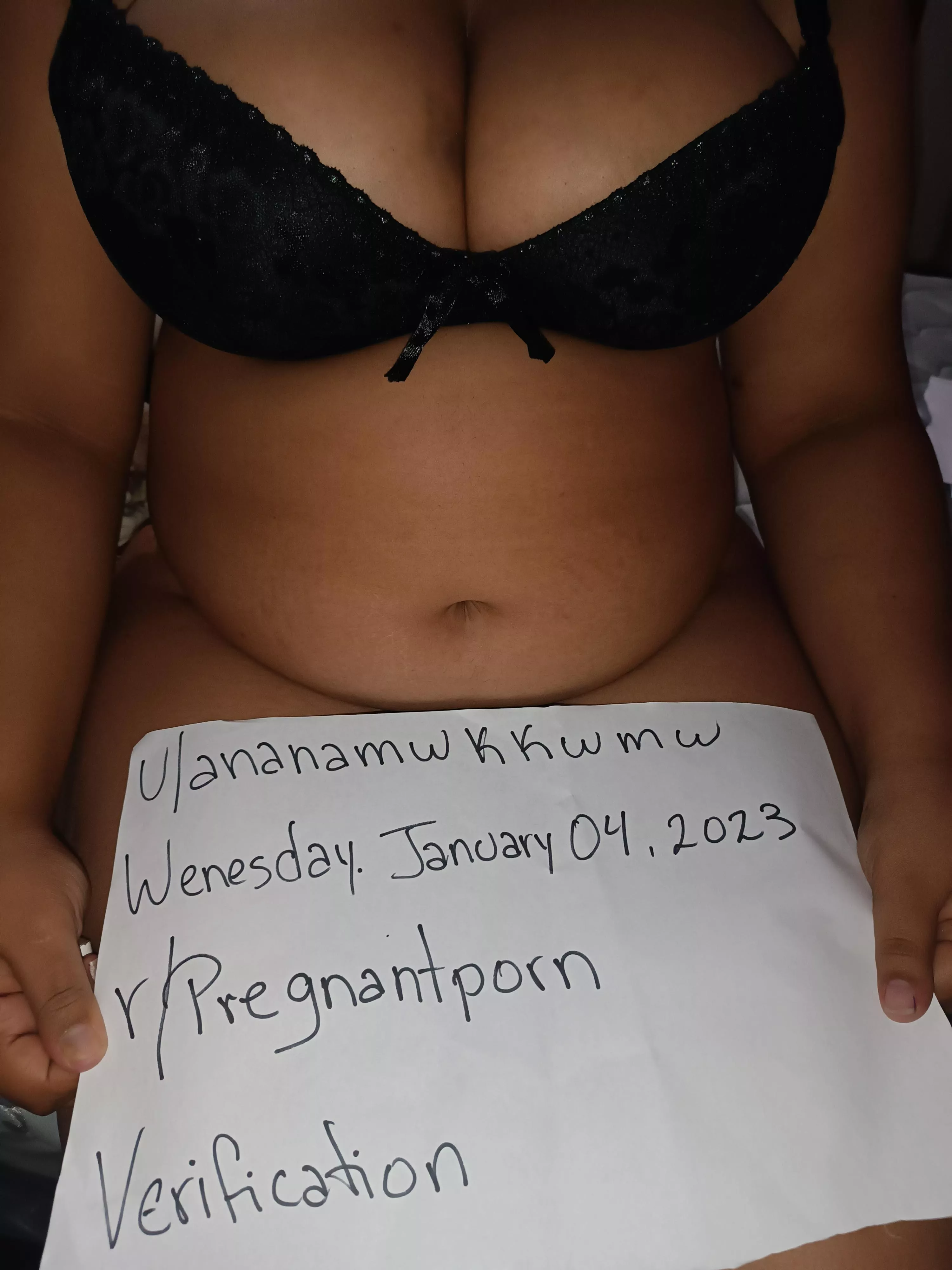 Hello everyone good night I'm very horny this is my verification