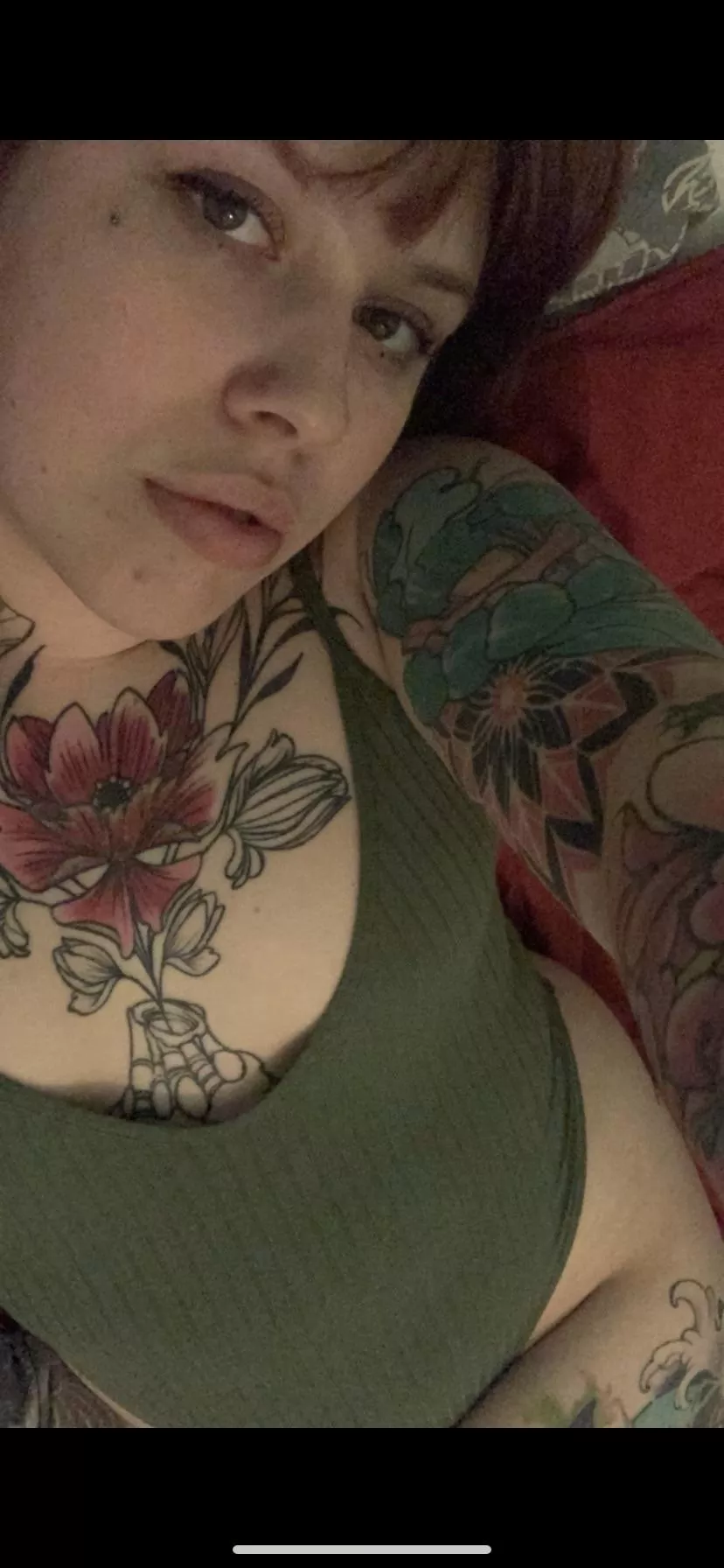 hi sissy, have you secretly painted your nails today?