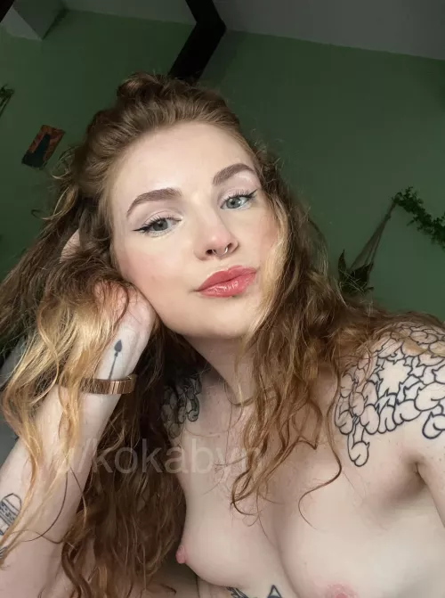 Hope you like alt girls of the smol variety 🖤