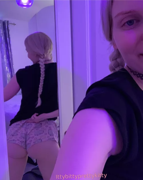 How does my wedgie look?