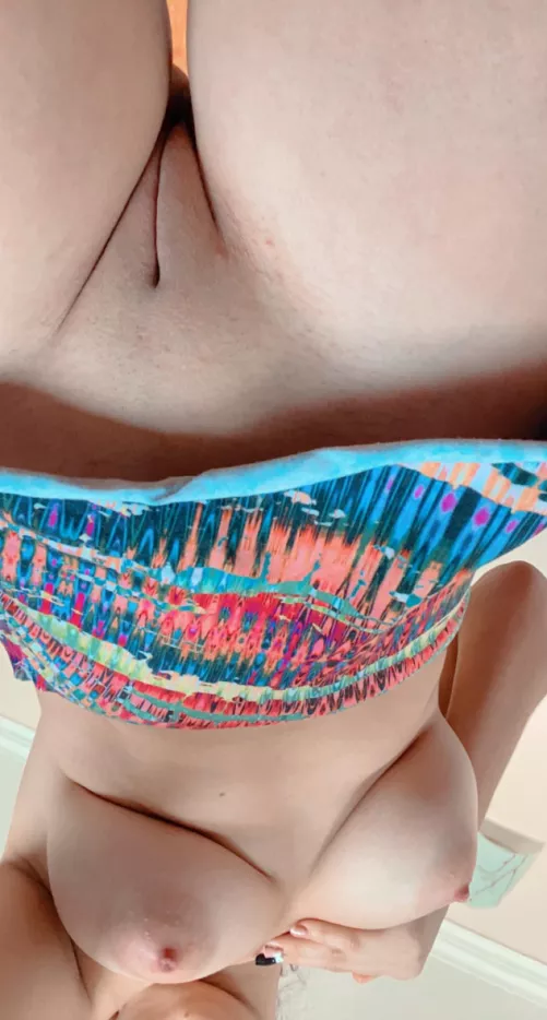 If you guess where I am from and my age, I will write to you in private 🤭😈