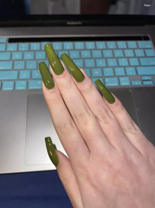 I’m loving this polish 💚