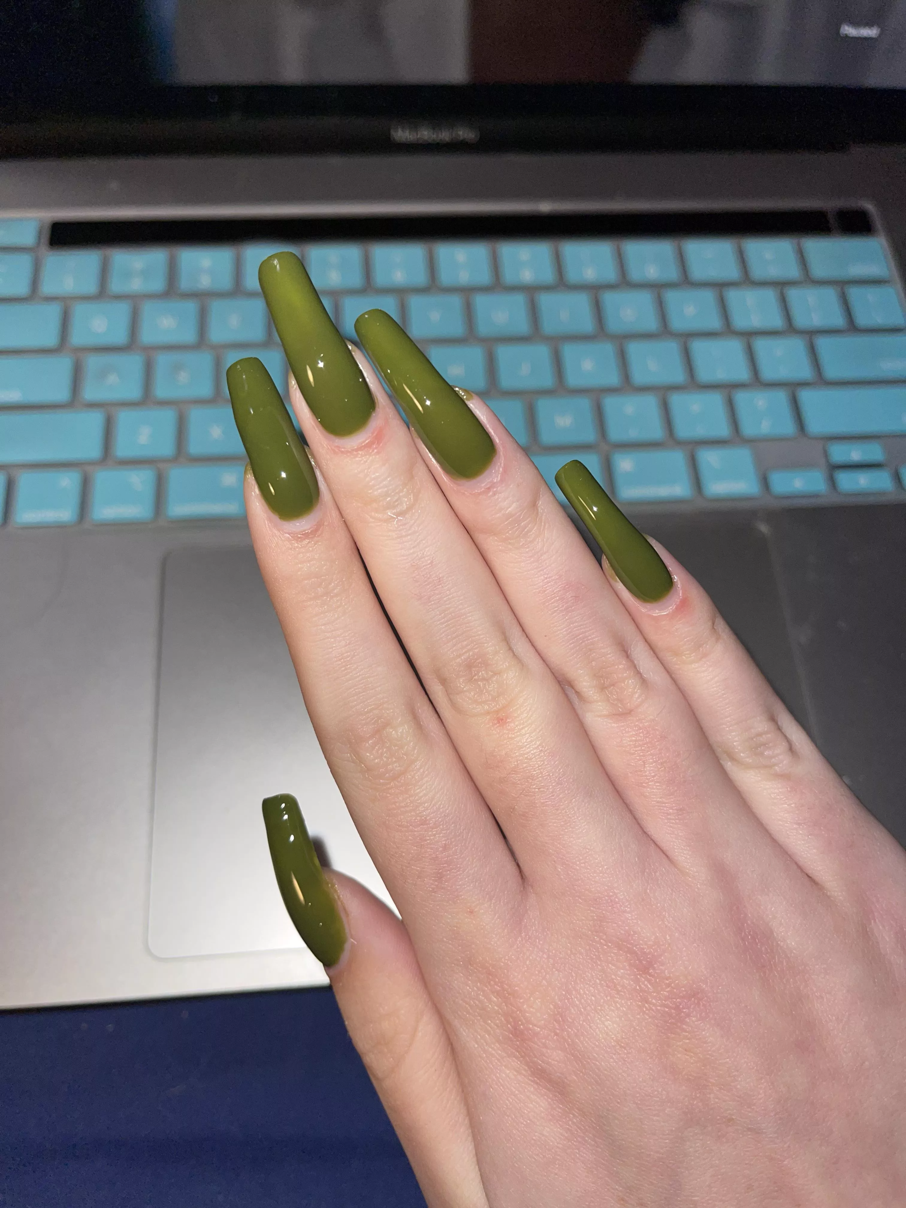 I’m loving this polish 💚