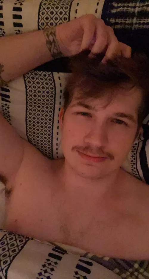 Just wanna lay in bed and play new world all day 😤