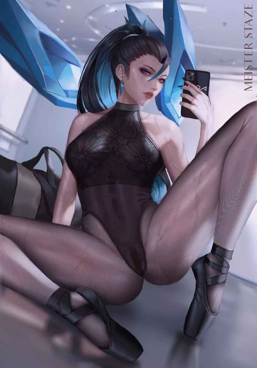 Kai'sa getting sweaty during ballet practice (Meister Staze)